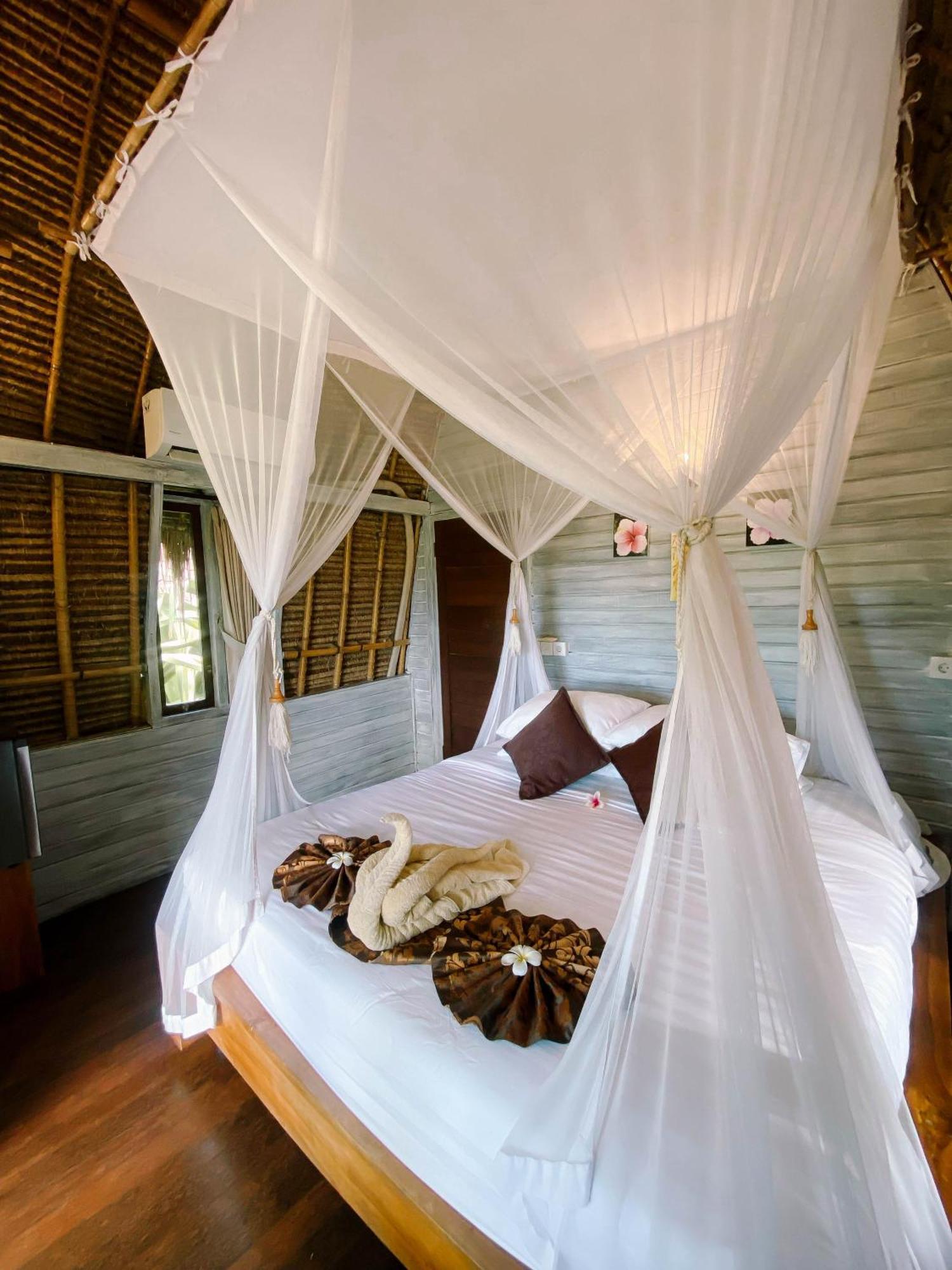 Abian Huts Dream Beach Lembongan Экстерьер фото